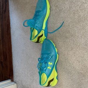 Women’s speedform underarmour running shoes